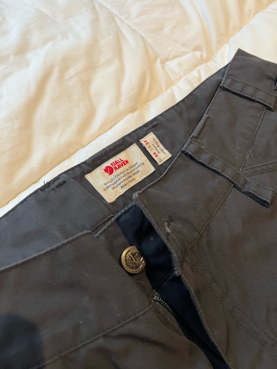 Fjallraven Pants - Fjallraven Women's Charcoal Cargo Pants - Dark Charcoal